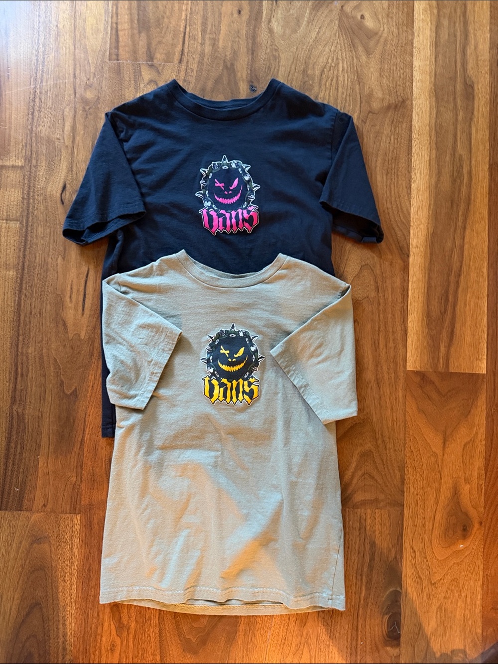 2 Vans T-Shirts